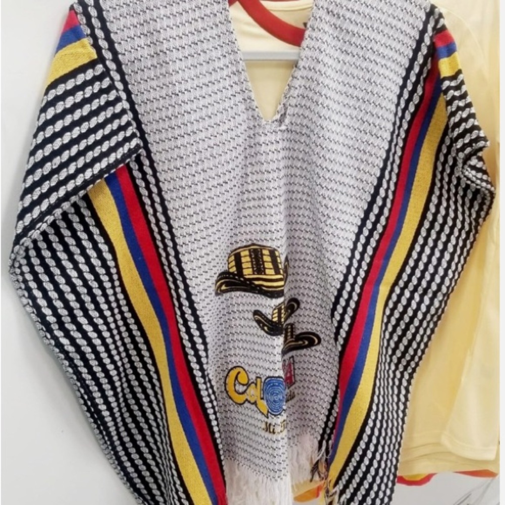 Striped Knit Colombia 100%🇨🇴 Poncho with Embroidery